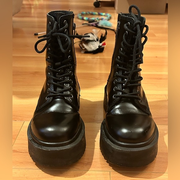 Jeffrey Campbell Shoes - Jeffery Campbell, size 7.5 combat boots